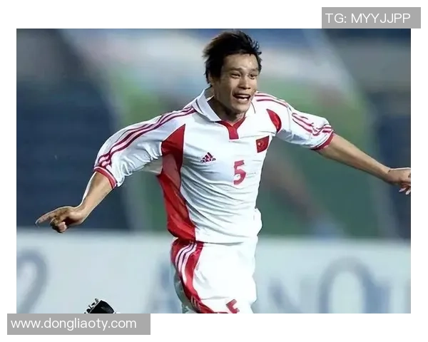 从巅峰到低谷解析迅速陨落的足球明星背后的故事与教训